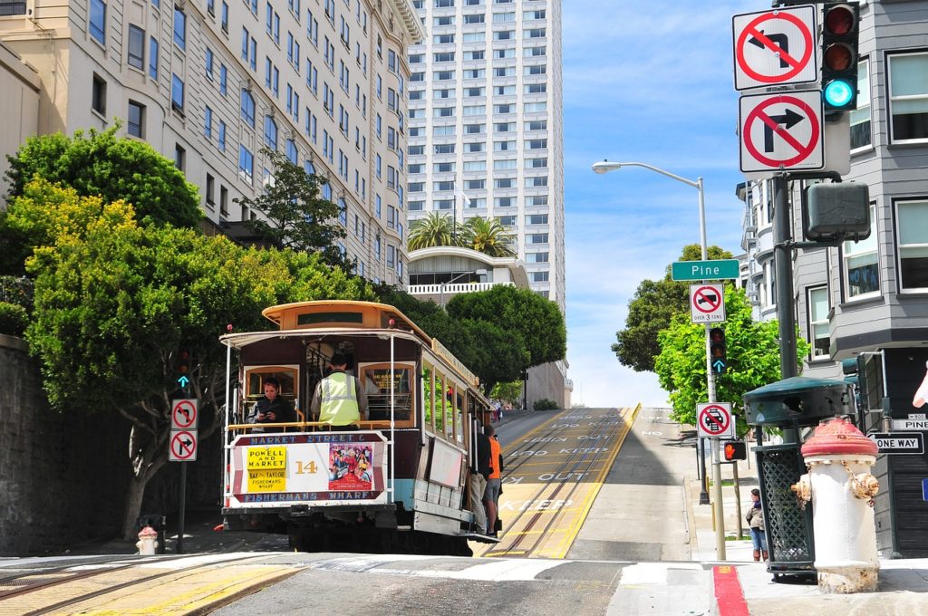 cable car in san francisco